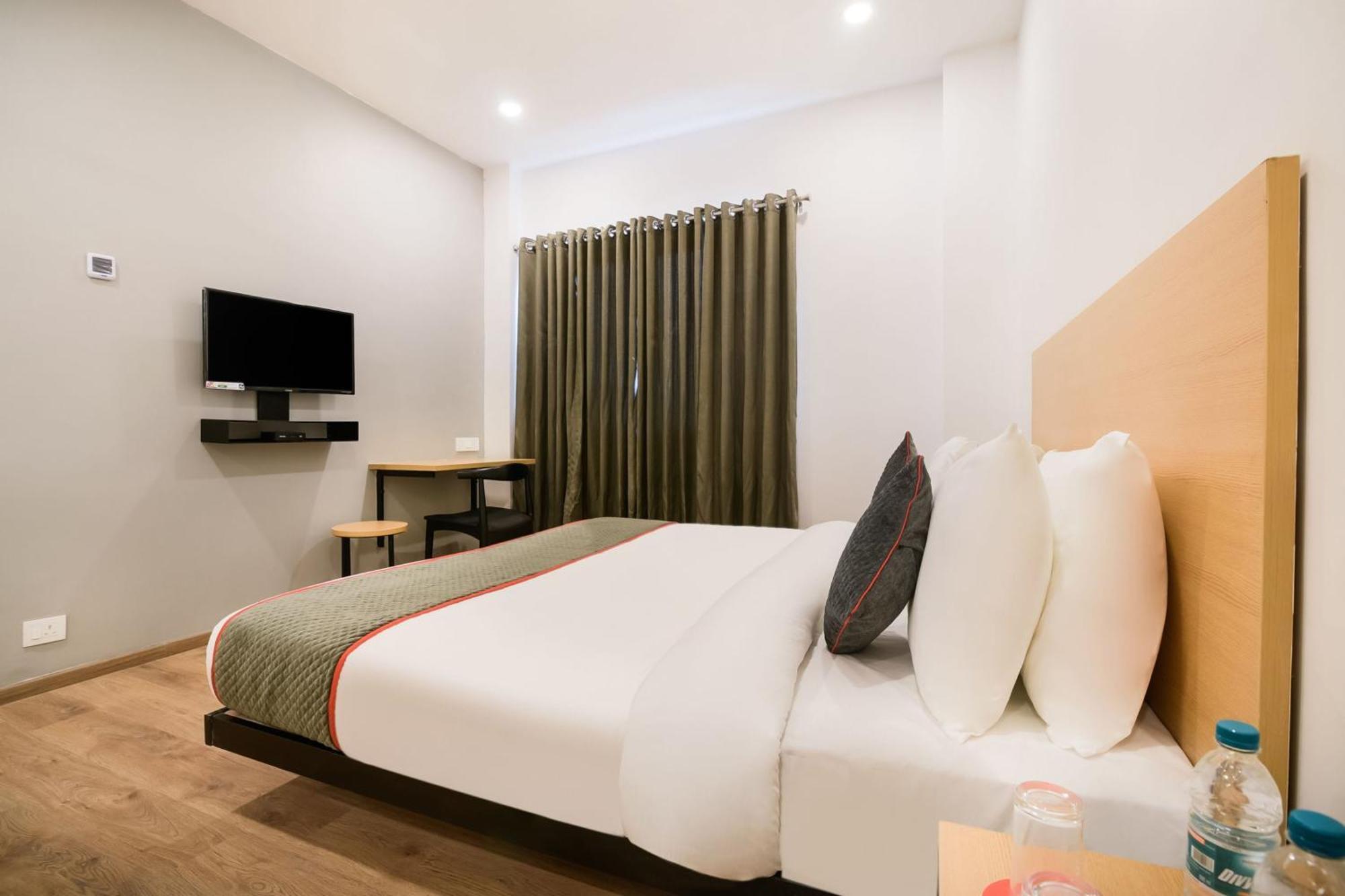 Townhouse The Awadh Airport Near Chaudhary Charan Singh International Airport Hotell Bijnaur Exteriör bild