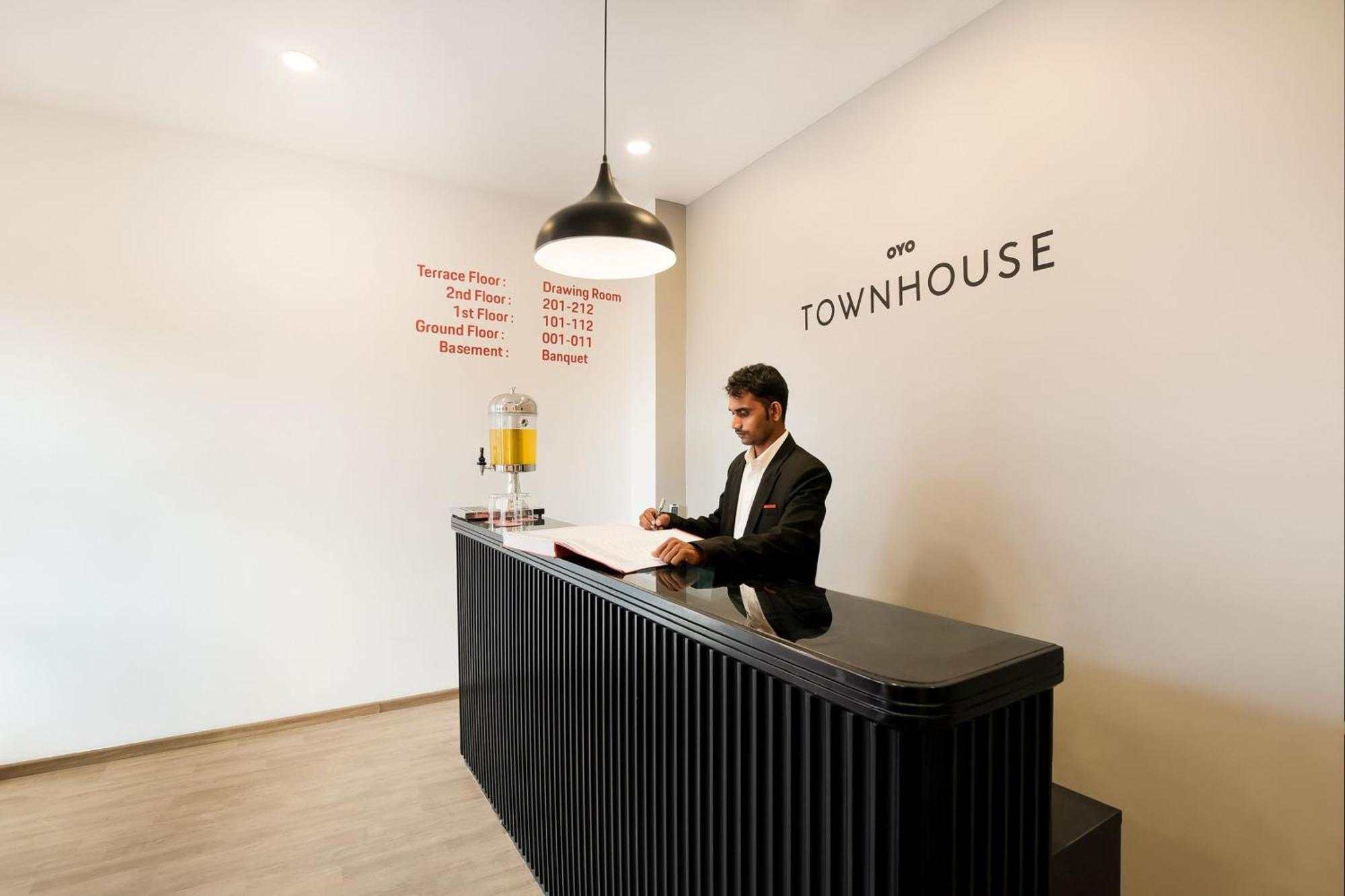 Townhouse The Awadh Airport Near Chaudhary Charan Singh International Airport Hotell Bijnaur Exteriör bild