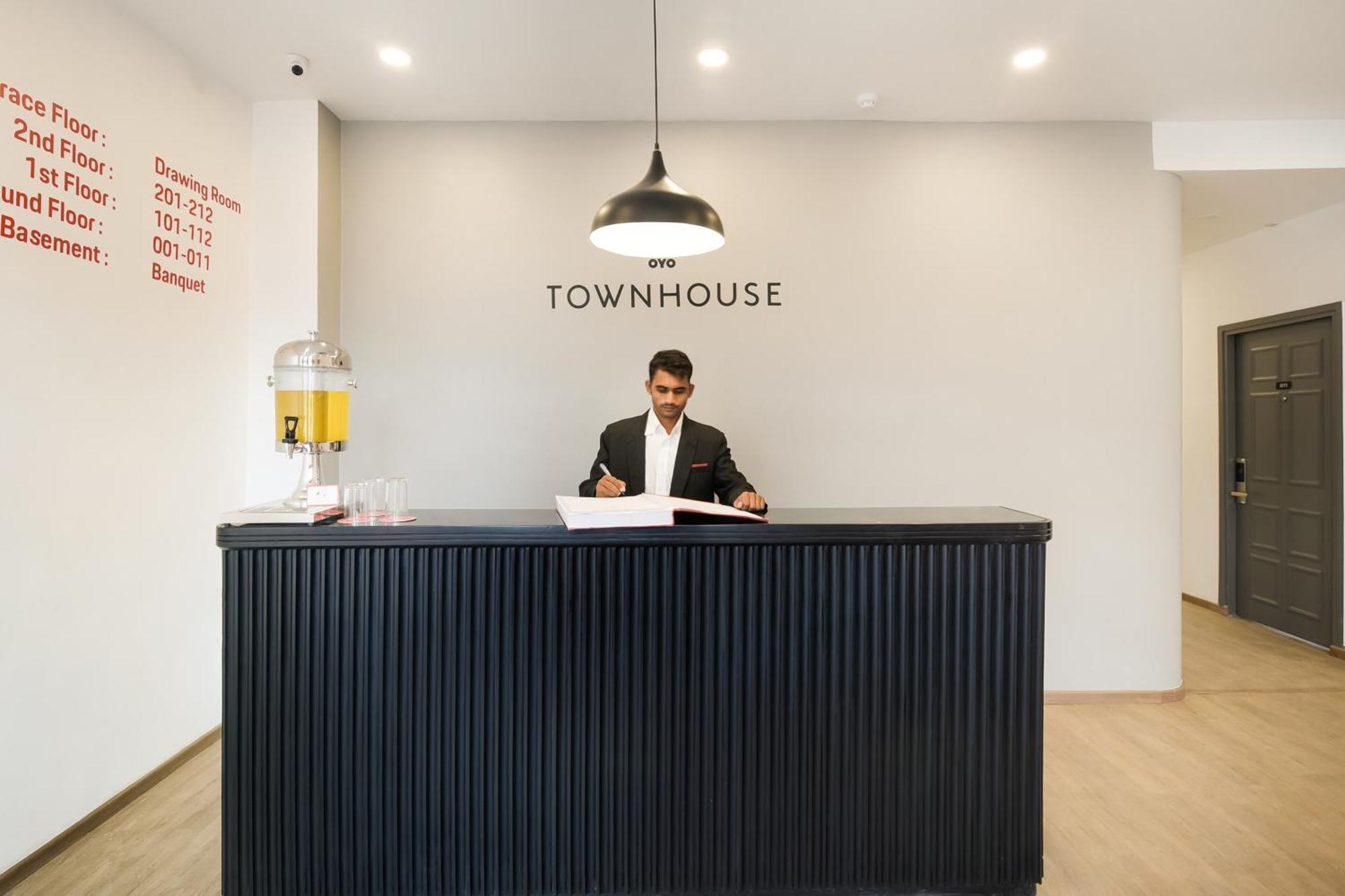 Townhouse The Awadh Airport Near Chaudhary Charan Singh International Airport Hotell Bijnaur Exteriör bild