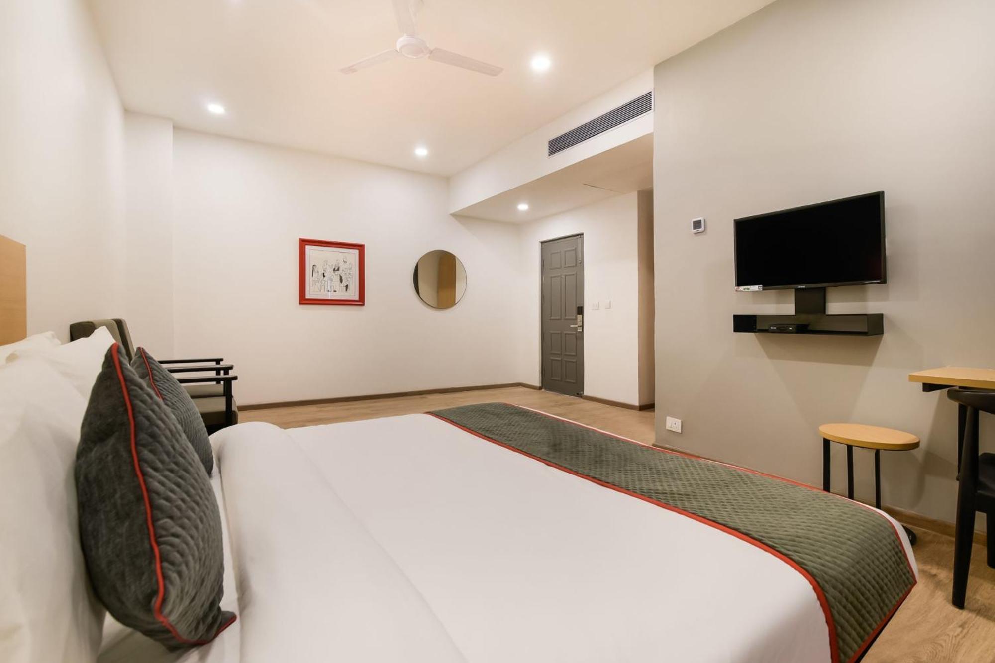 Townhouse The Awadh Airport Near Chaudhary Charan Singh International Airport Hotell Bijnaur Exteriör bild